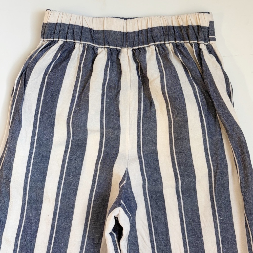 Madewell Side-Button Huston Crop Pants
Linen Blend Indigo Striped XXS - Picture 8 of 12